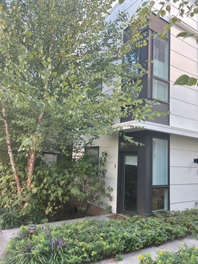 Building Photo - Fully Furnished, Short-term  Downtown Condo