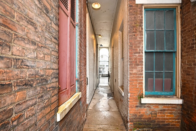 Building Photo - 1343 Main St