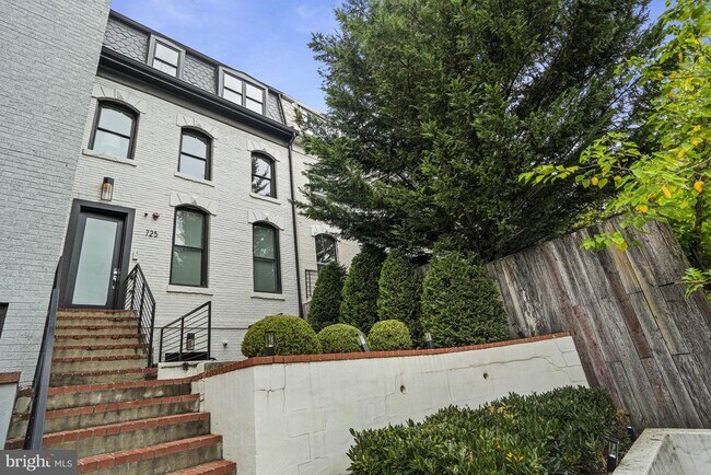 Foto del edificio - 725 Euclid St NW