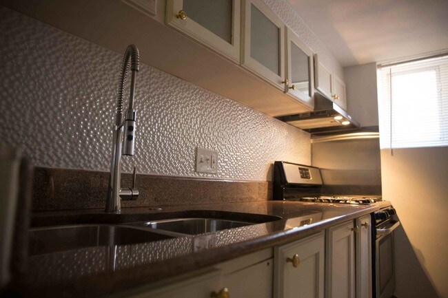 KITCHEN - 818 Gist Ave