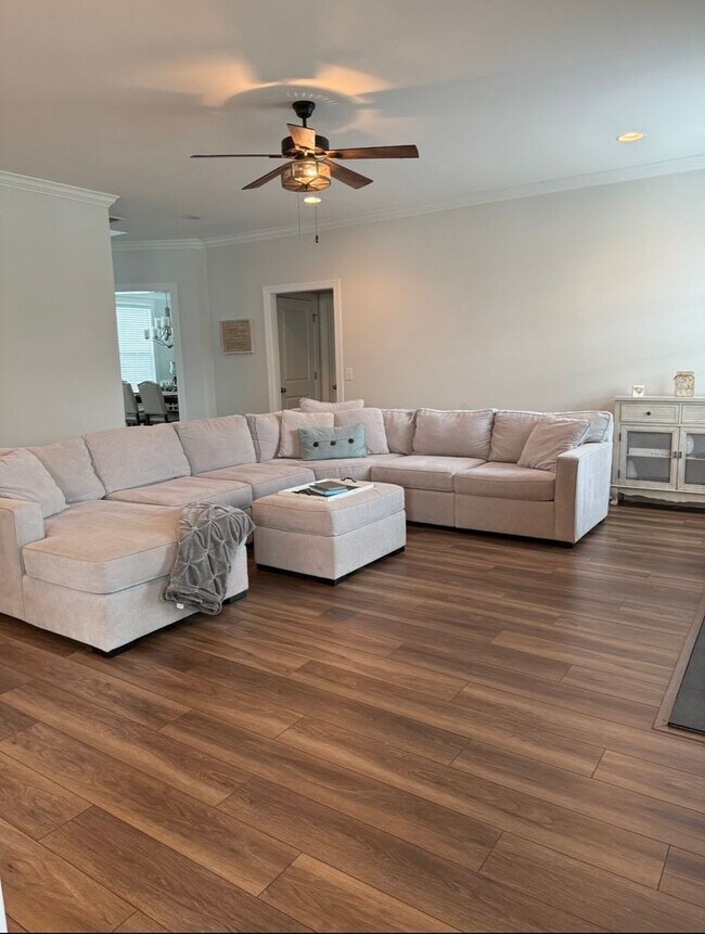 Building Photo - Luxury Living in Simpsonville – Spacious Home with Premium Amenities