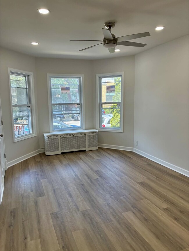 Building Photo - 3745 W Diversey Ave