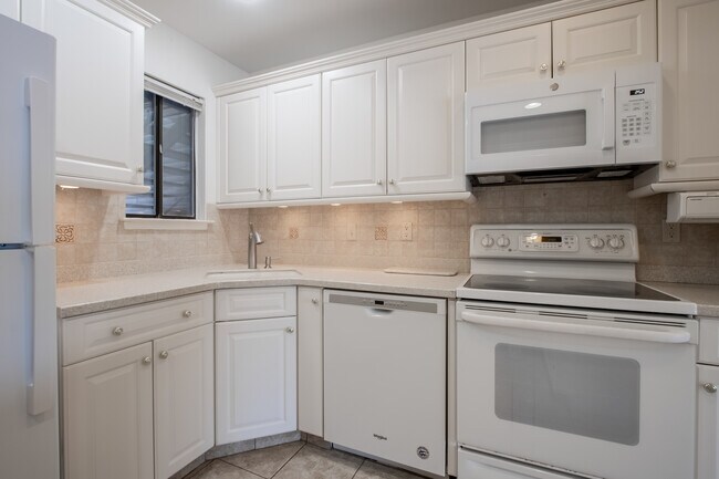 Building Photo - 24 Danbury Ct