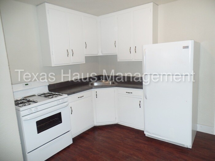 Building Photo - 5623 Ezell St