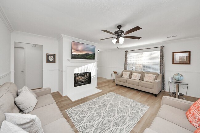 Building Photo - 20403 Blue Juniper Dr