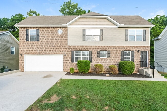 Building Photo - 117 Lyndhurst Dr