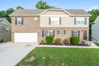 Building Photo - 117 Lyndhurst Dr