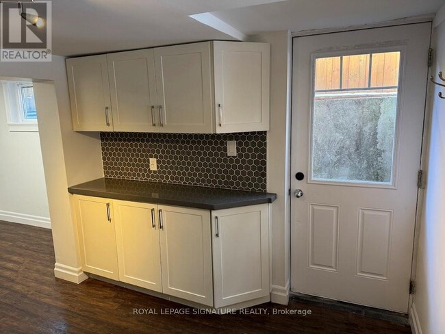 Photo du bâtiment - 842 Sixth St