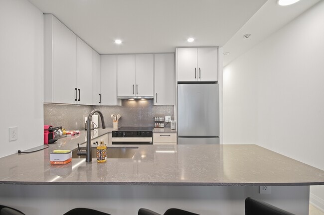 Building Photo - 208 Queens Quay W