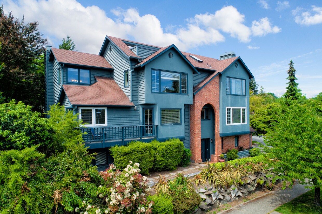 Primary Photo - Laurelhurst House - 4 bedrooms + den