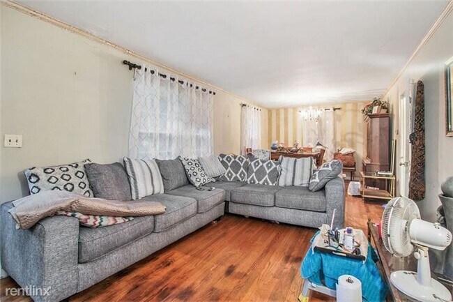 Building Photo - 3 br, 2 bath House - 750 BRAEMAR Avenue SW