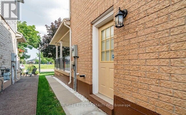 Building Photo - 32 Gold Park Pl