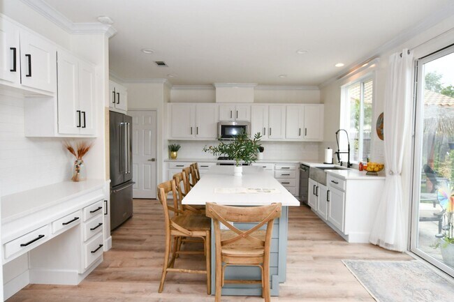 Building Photo - 3BED/2.5BATH Two-Story Home in Camarillo (...