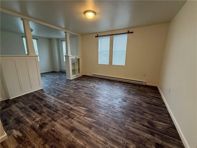 Foto del edificio - 571 Kendall Ave