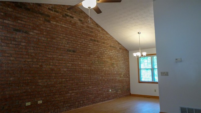 Building Photo - 2 Seneca Ct