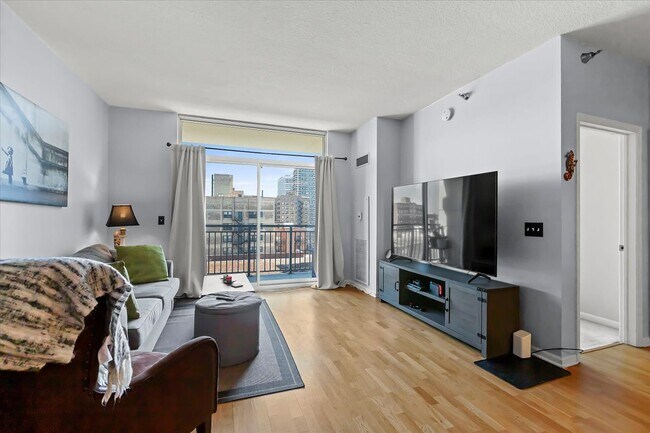 Foto del edificio - 1134 W Granville Ave