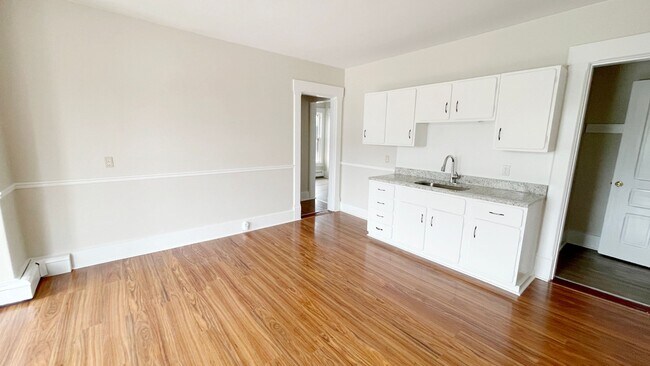 Building Photo - 394 Elm Street