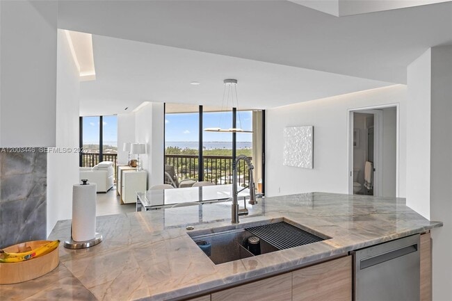 Foto del edificio - 9500 S Ocean Dr