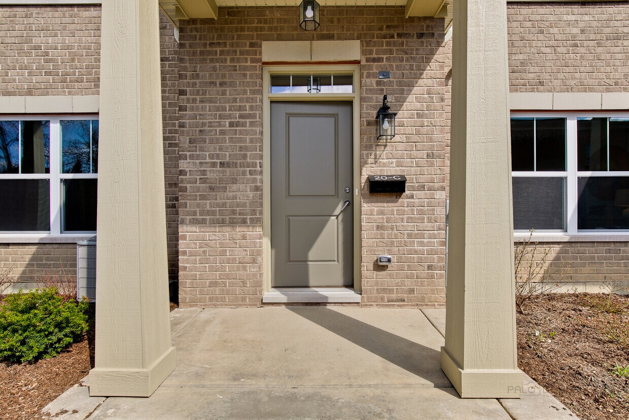 20 ster Ave, Highwood, IL 60040 Townhome Rentals in Highwood IL