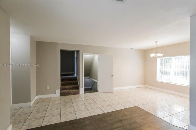 Building Photo - 810 NW 186th Dr