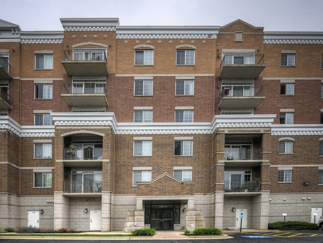 Foto del edificio - 238 E Irving Park Rd