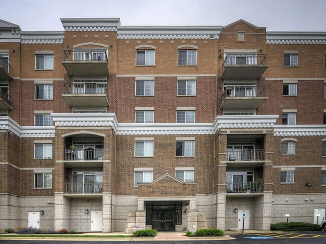 Foto del edificio - 238 E Irving Park Rd
