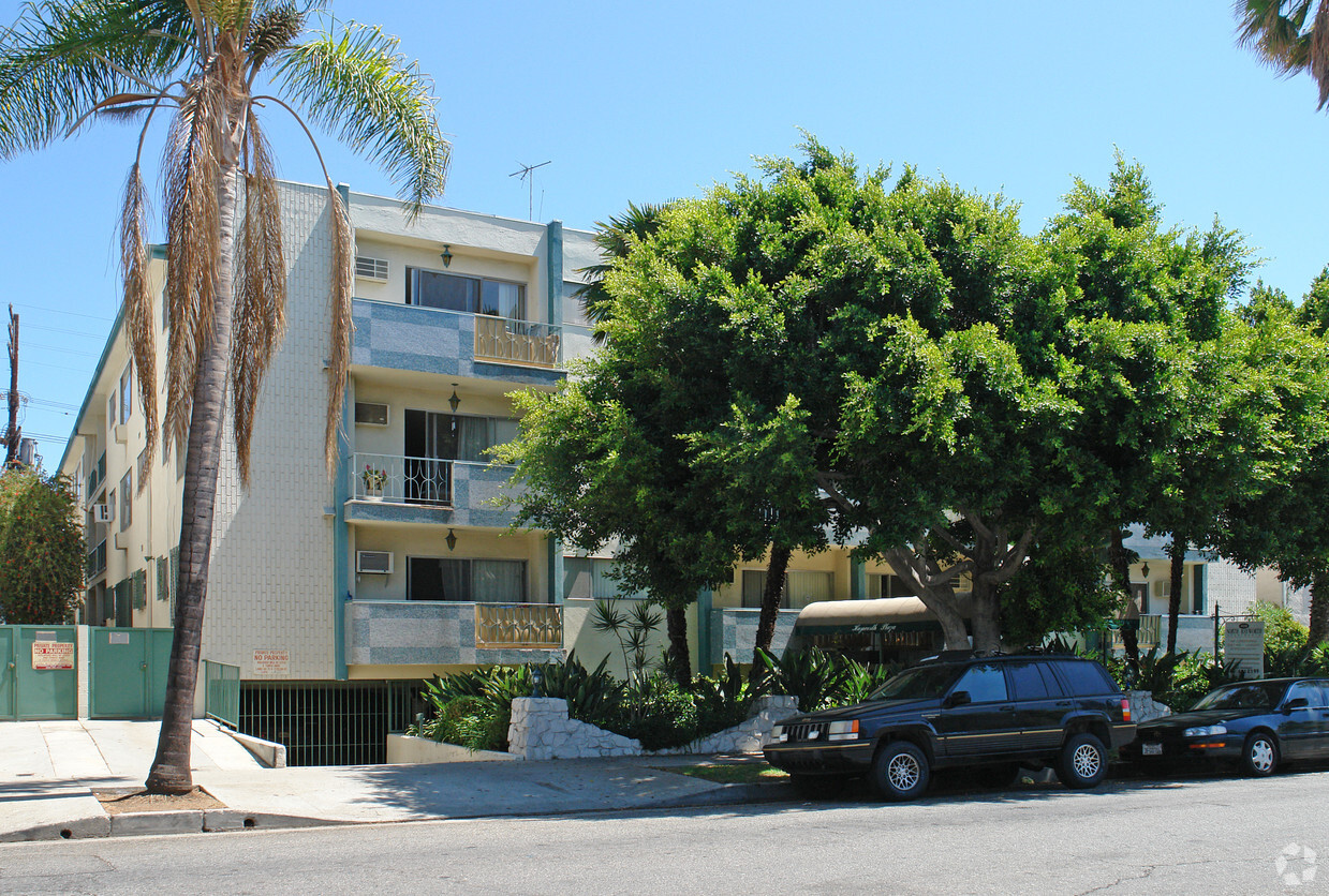 Primary Photo - North Hayworth Apartments