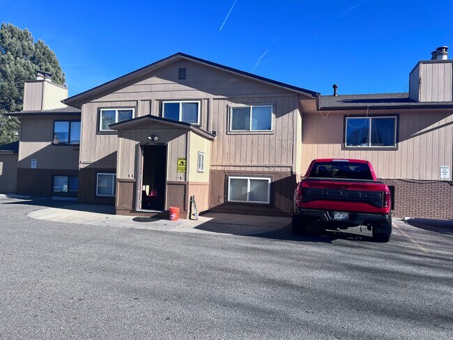 Building Photo - 127 W 45th St