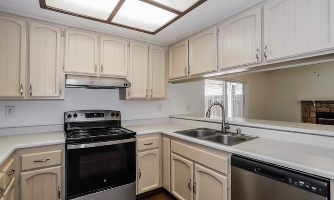 Building Photo - 7809 Caber Way