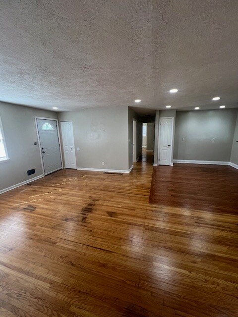 Foto del edificio - 3211 Mid Dale Ln