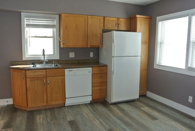 Building Photo - 3 Bedroom House!