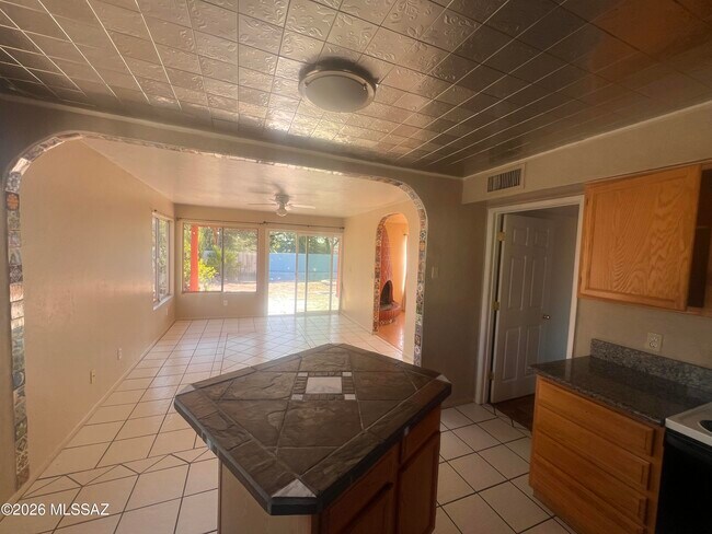 Building Photo - 1605 S Marmora Ave