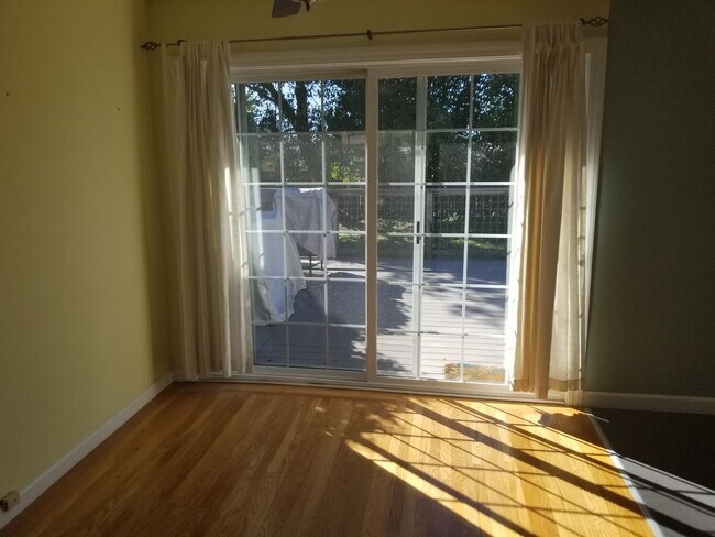 Foto del edificio - 615 Corlano Ave