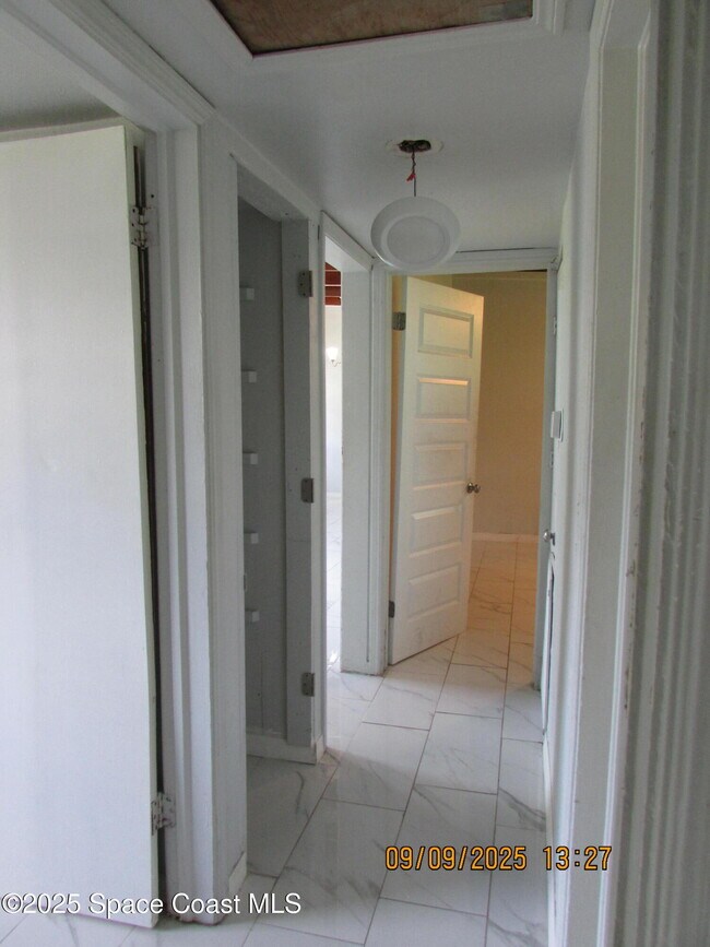 Foto del edificio - 1647 Dixie Way