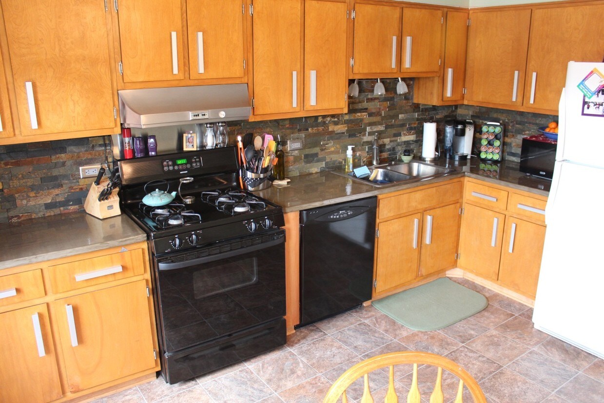 Kitchen - 235 E Palatine Rd