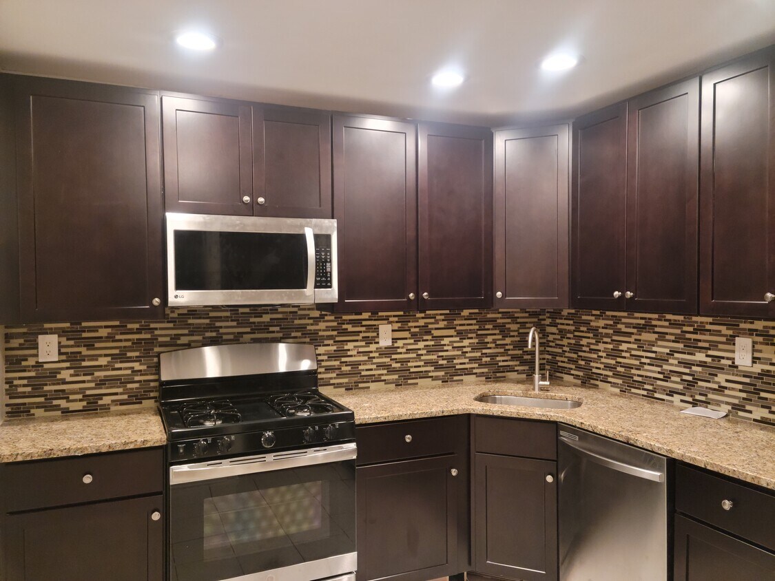 26 Crabapple Ln Unit 26, Franklin Park, NJ 08823 Condo for Rent in