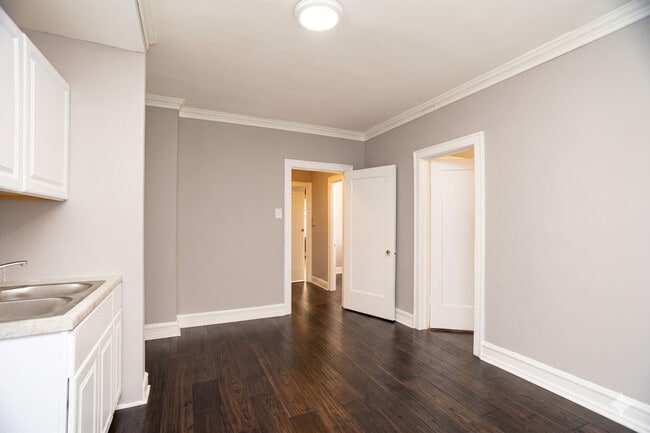 Foto del edificio - 6403 N Bell Ave