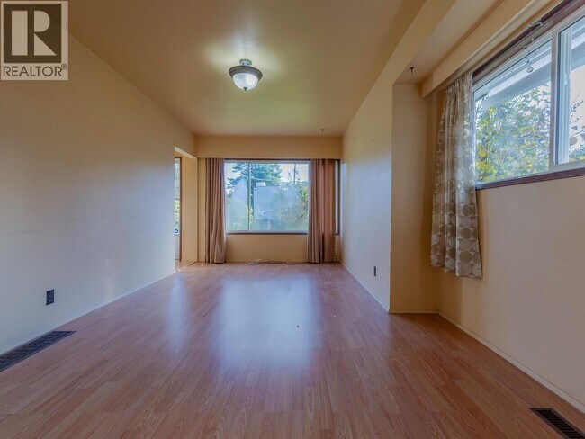 Photo du bâtiment - 12187-12227 227 St