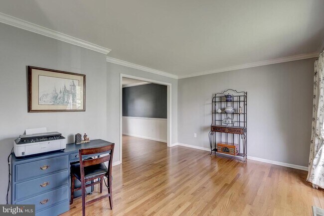 Foto del edificio - 583 Henderson Rd