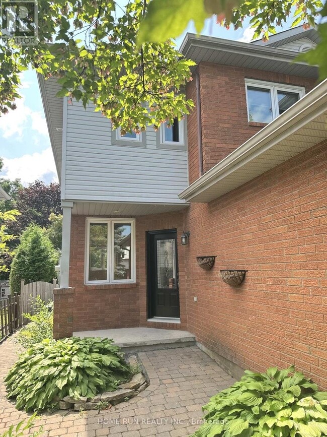 Building Photo - 111 Blackdome Crescent