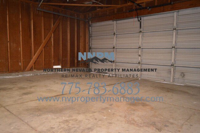 Foto del edificio - 4 Bed ~ 2 Bath ~ Large Home on Corner lot off of S McCarren in Donner Springs Neighborhood~ FOR RENT
