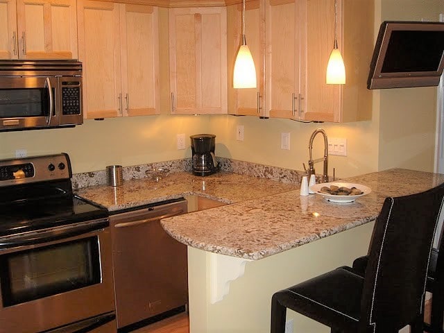 Primary Photo - French Quarter Apartments - 11