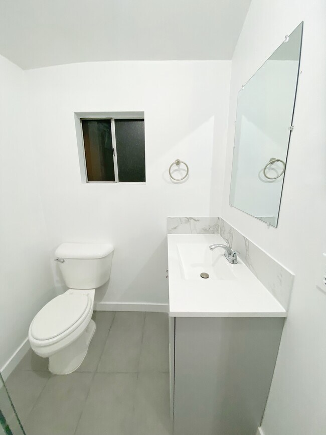 Foto del edificio - 4218 Jasmine Ave