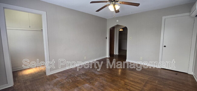 Foto del edificio - 1033 Edgewater Ave
