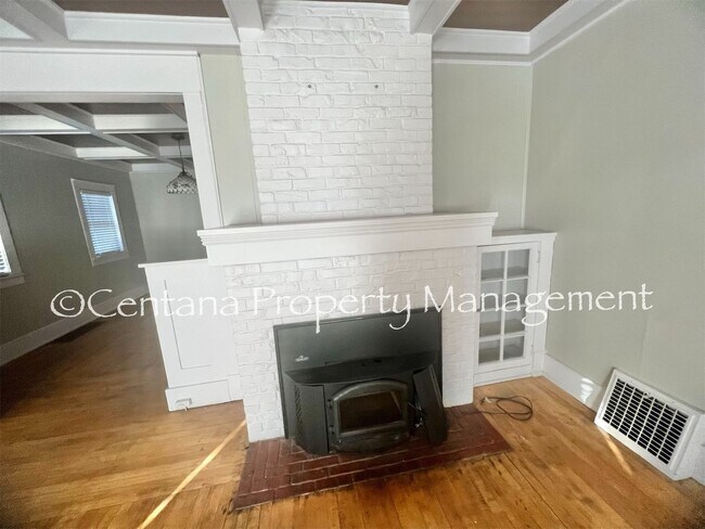 Foto del edificio - Beautiful home with a garage close to Campus!