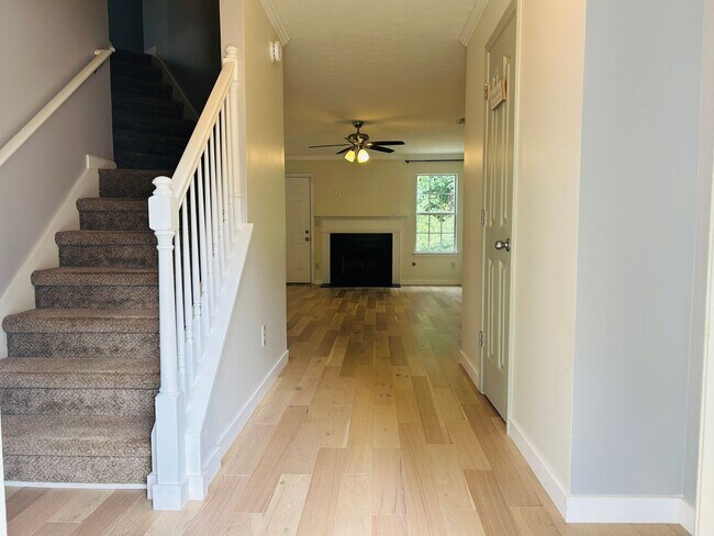 Foto del edificio - Beautiful 4 bedroom, 2.5 bathroom home in ...
