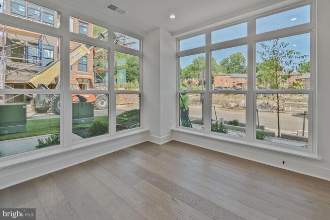 Building Photo - 5353 ZENITH OVLK