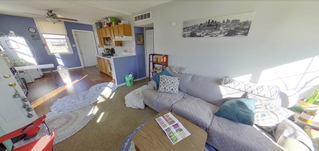 Building Photo - Updated Duplex + Washer & Dryer + Off-Street Parking! Available November 3rd!