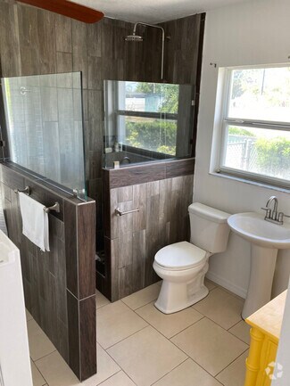 Building Photo - 1709 Furey Dr