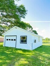 Building Photo - 11414 Sralla Rd